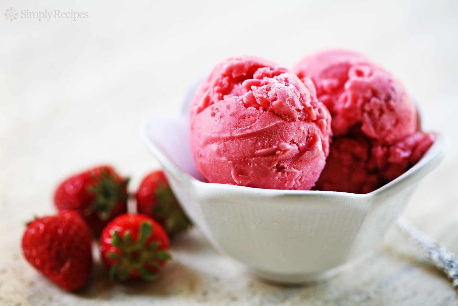 Strawberry frozen yogurt