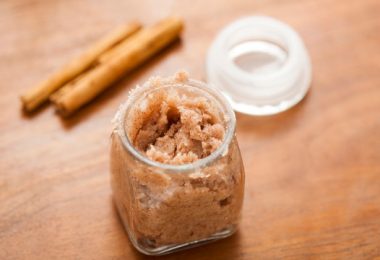 Honey and Cinnamon Moisturizing Lip Scrub Recipe